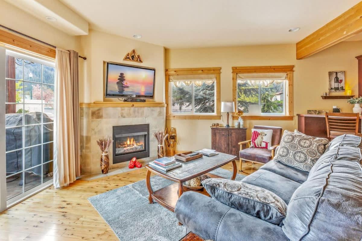 Leavenworth Luxury Condo Fireplace Porch & BBQ - B&B Leavenworth