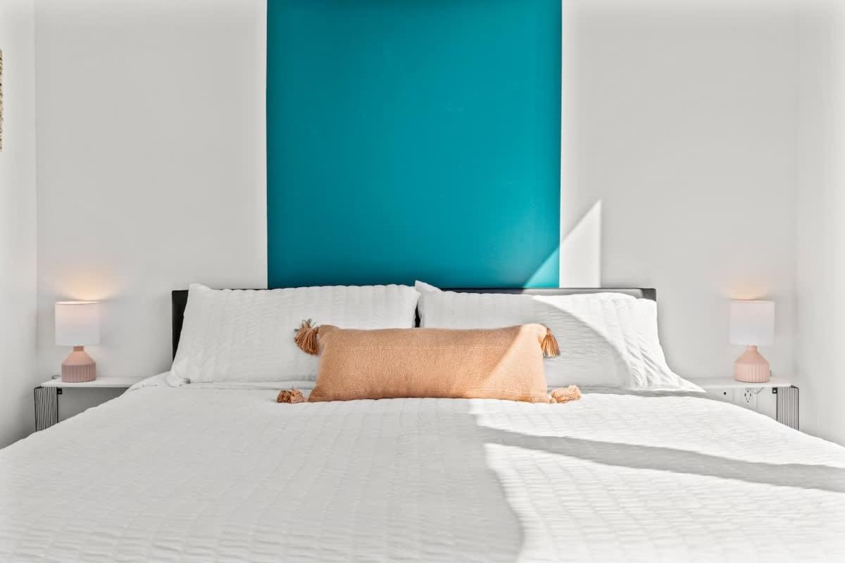 Skyline View King Bed 1BR Apt Close to all stadiums Sleeps 4 - Chambres d'hôtes Philadelphie