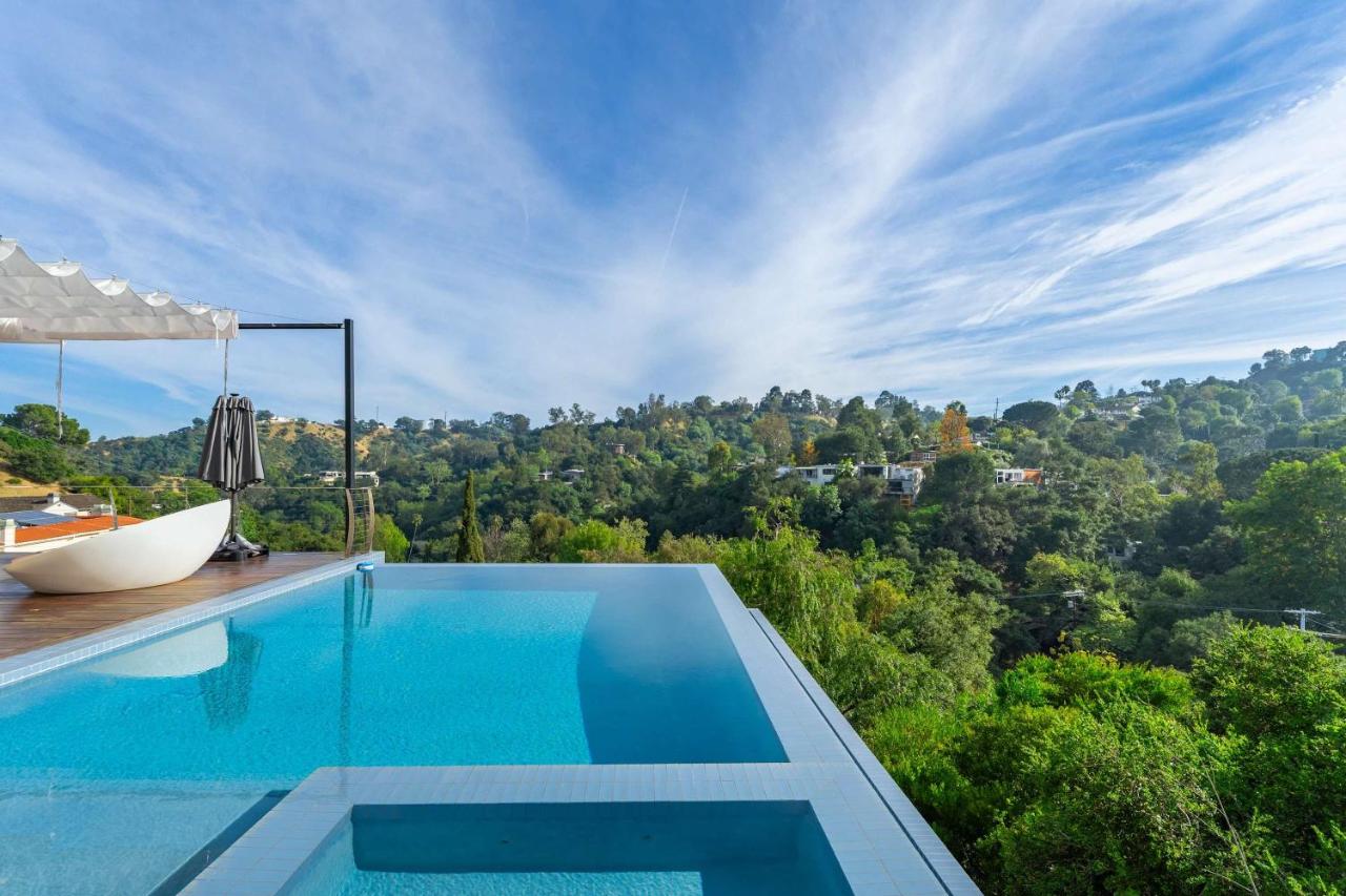 Ultra Luxury Hillside Villa with Infinity Pool Views - B&B Los Angeles