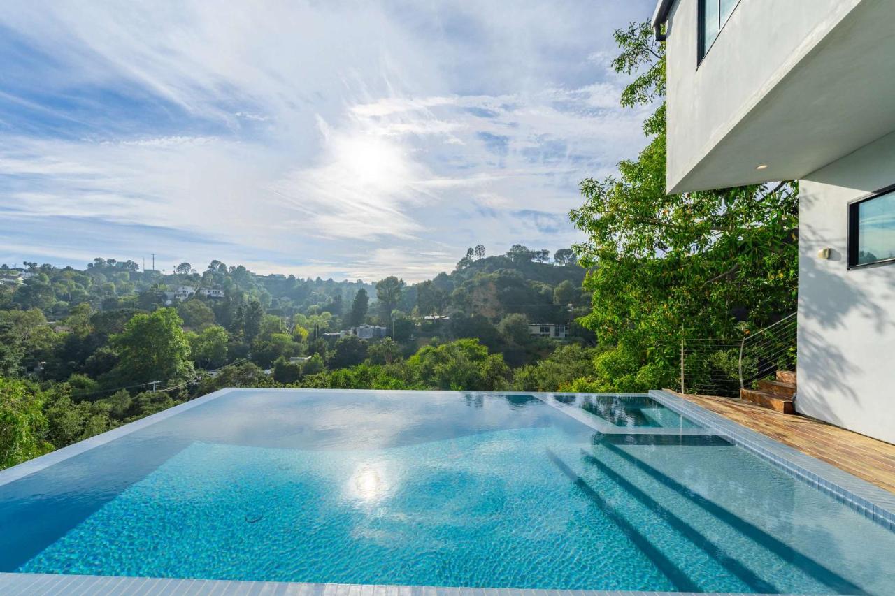 Ultra Luxury Hillside Villa with Infinity Pool Views - B&B Los Angeles