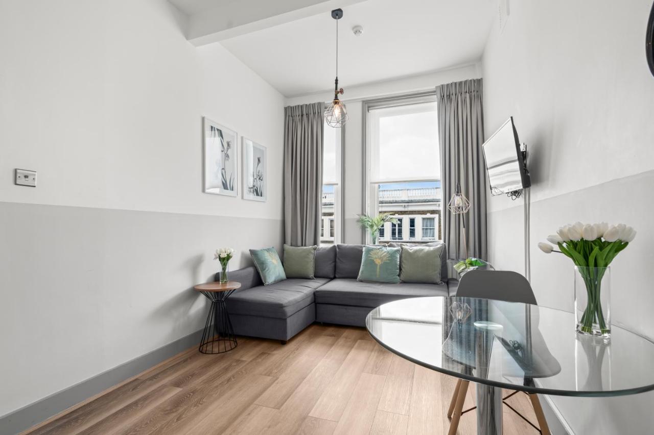 One-Bedroom Apartment with View