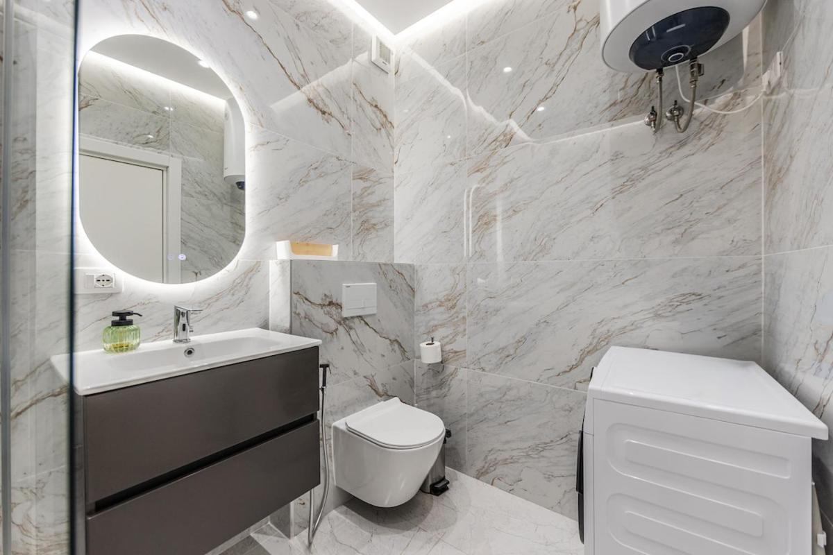 Aqua Breeze Golem 1BR Apartment by PikHost - B&B Golem
