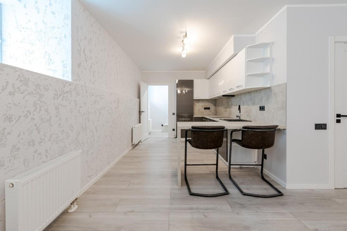 New Spacious Design Studio 7 Min Walk to Old Town - B&B Riga