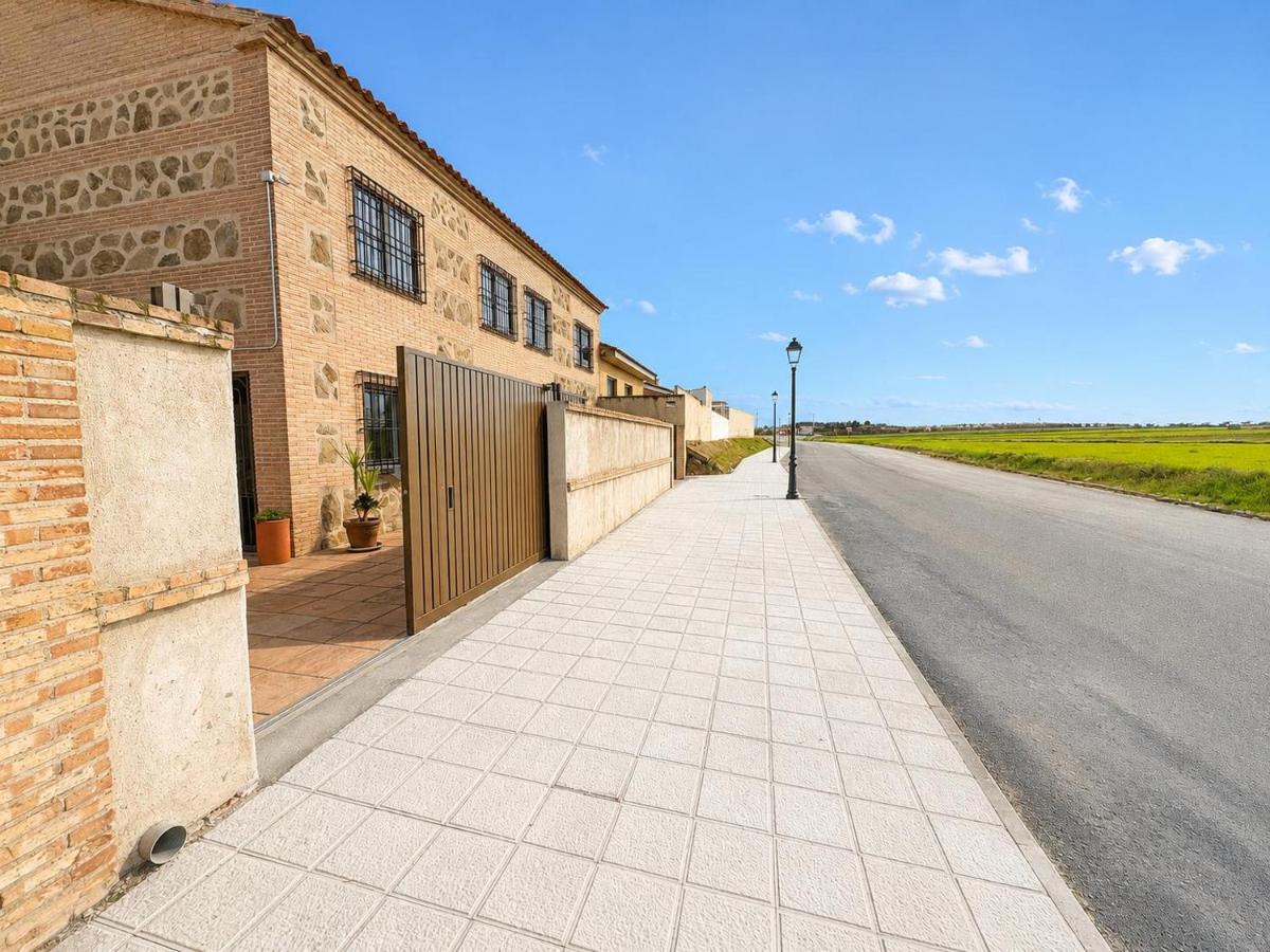 Casa La Bienvenida con patio y aparcamiento - Apartamentos Aloha Toledo - Chambres d'hôtes Nambroca