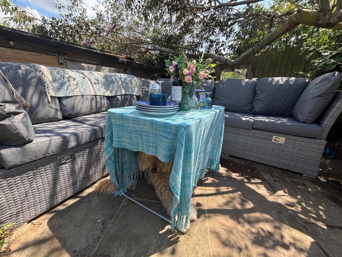 Private Cosy Cabin with sea view sleeps 2 - B&B Liverpool