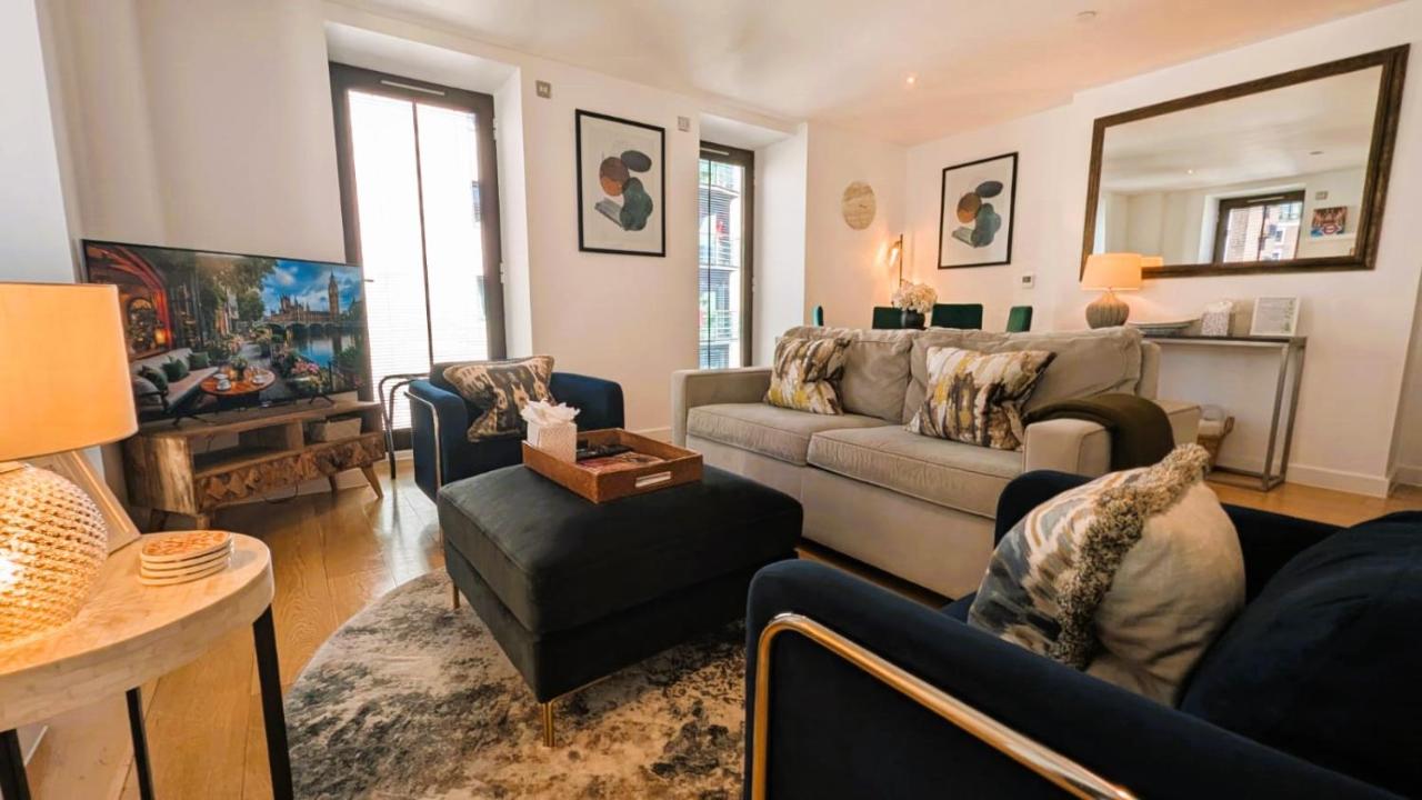 Westminster Luxury Two Bed Two Bath with Air-Con - B&B London