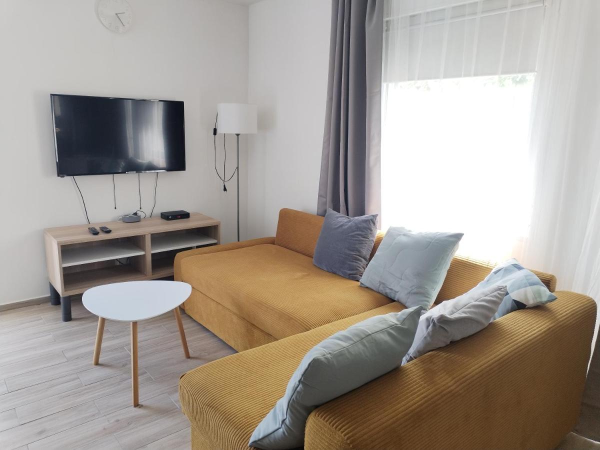 Dömper Döme Apartman 1E - B&B Balatonlelle