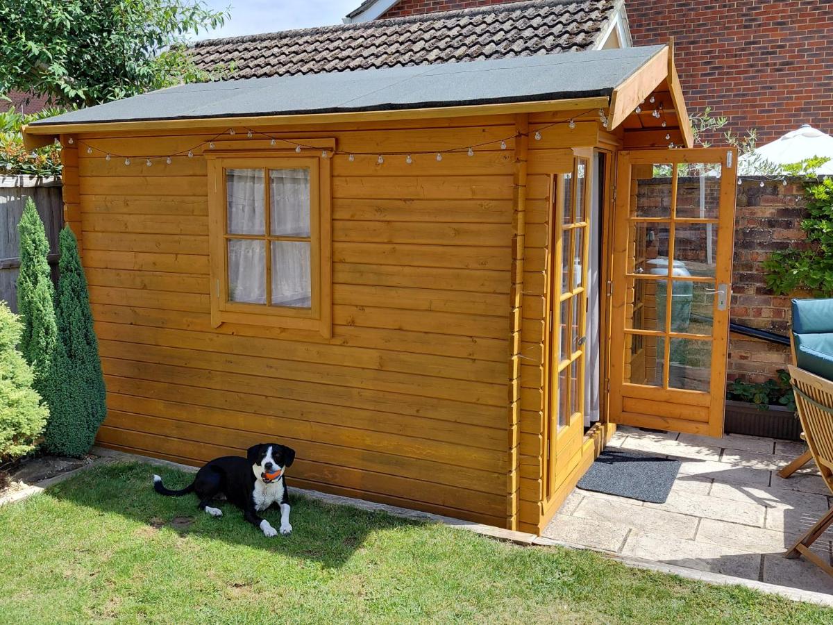 Heidi's Hideaway, Quirky wood cabin in Petersfield - Bed and Breakfast Sheet