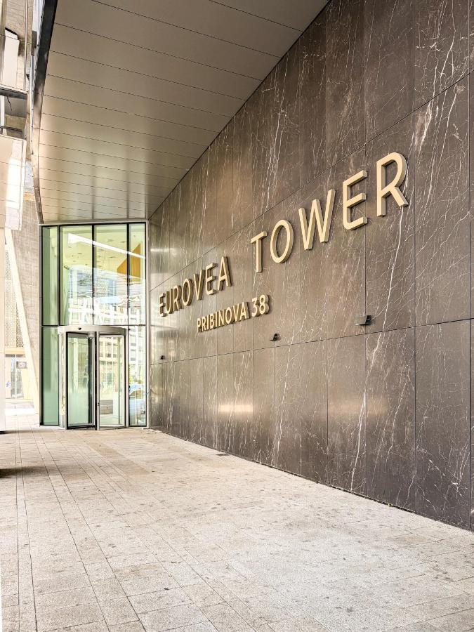 High-Floor CityView AC Parking Eurovea Center - Ferienwohnung Bratislava