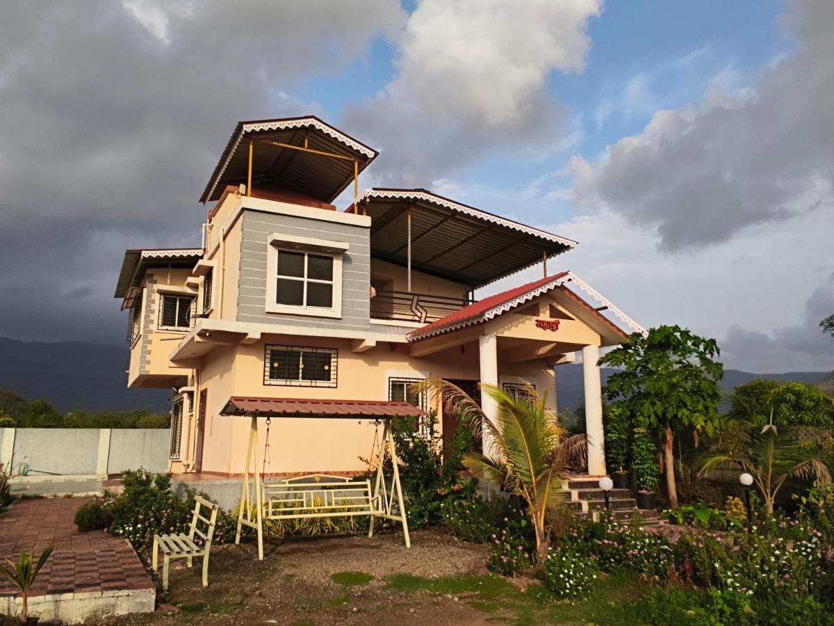 Sahyadri Farmhouse with Pvt POOL - B&B Karjat