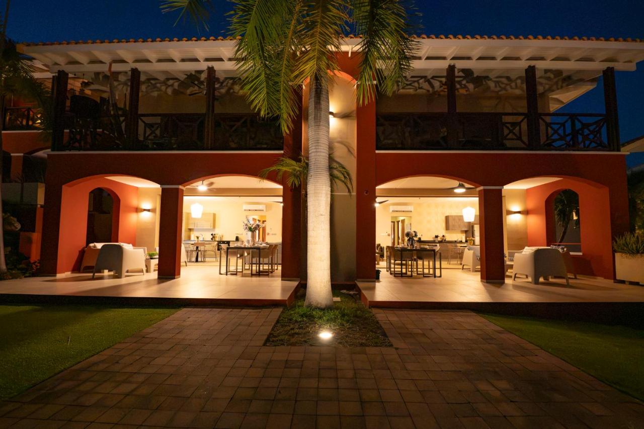 Villa Devries C4 near Jan Thiel Private Beachfront Pool - Chambres d'hôtes Willemstad