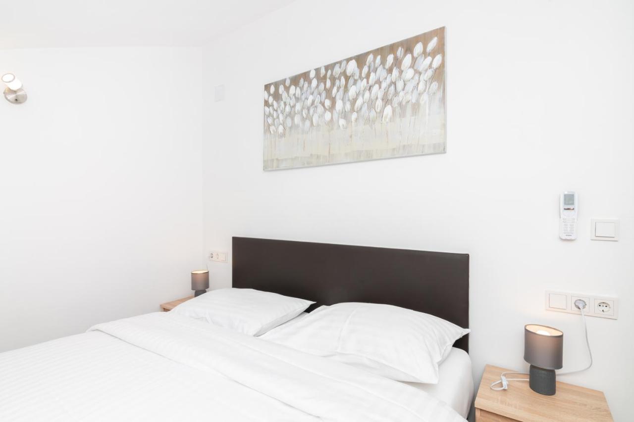 Udoni Apartments with Pool - Bed and Breakfast Umag