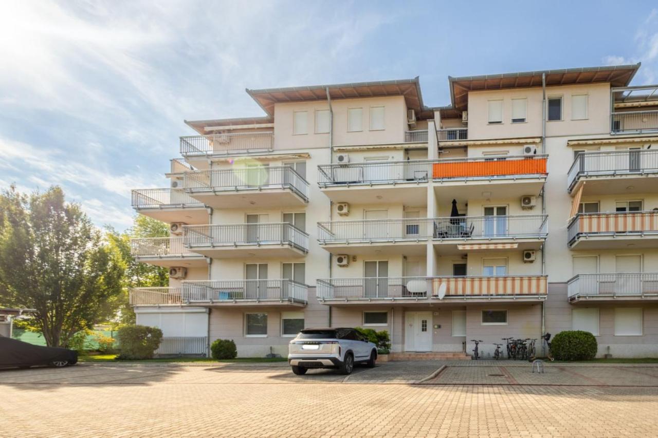 Beszédes 69 Apartment Siófok by BLTN - B&B Siófok