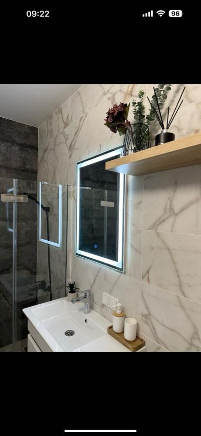 ApartDirect Botanica Aeroport - Chambres d'hôtes Chişinău