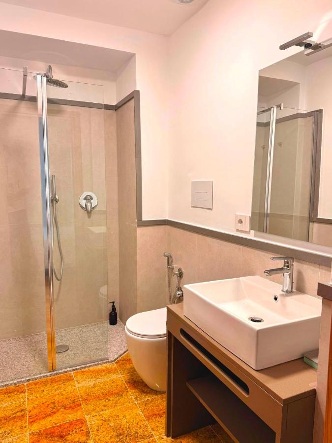 Appartamento con 2 Camere da Letto e Balcone