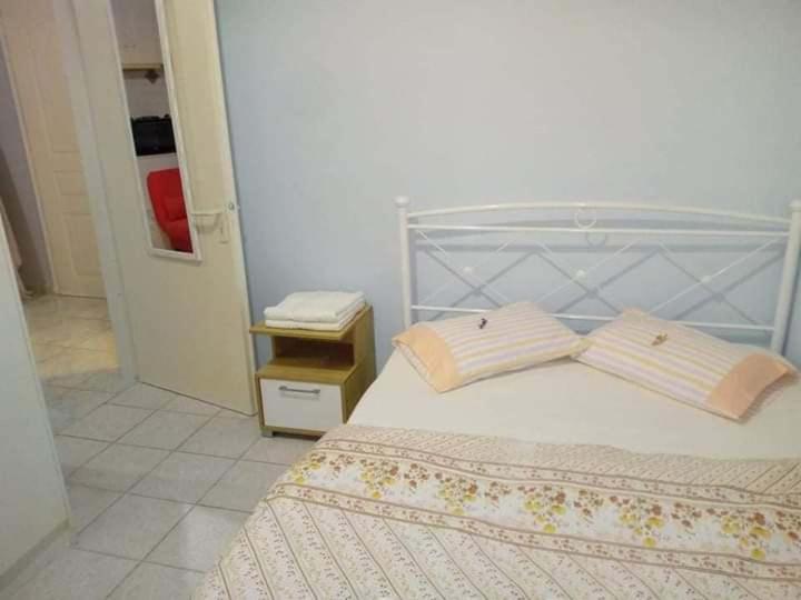 Cozy One Bedroom Apartment - Quiet area - Bed and Breakfast Mytilini