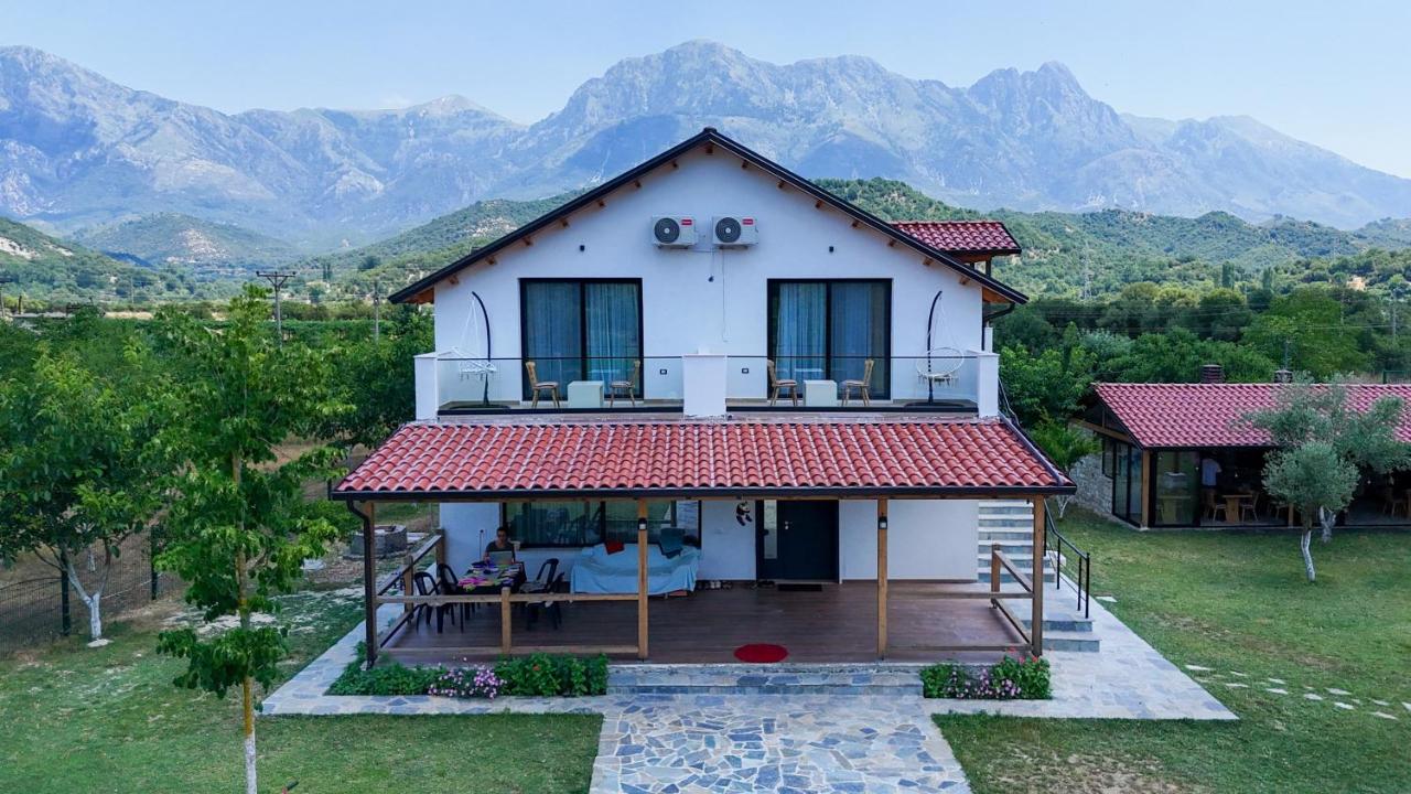 Guest House MICAJ - B&B Himarë