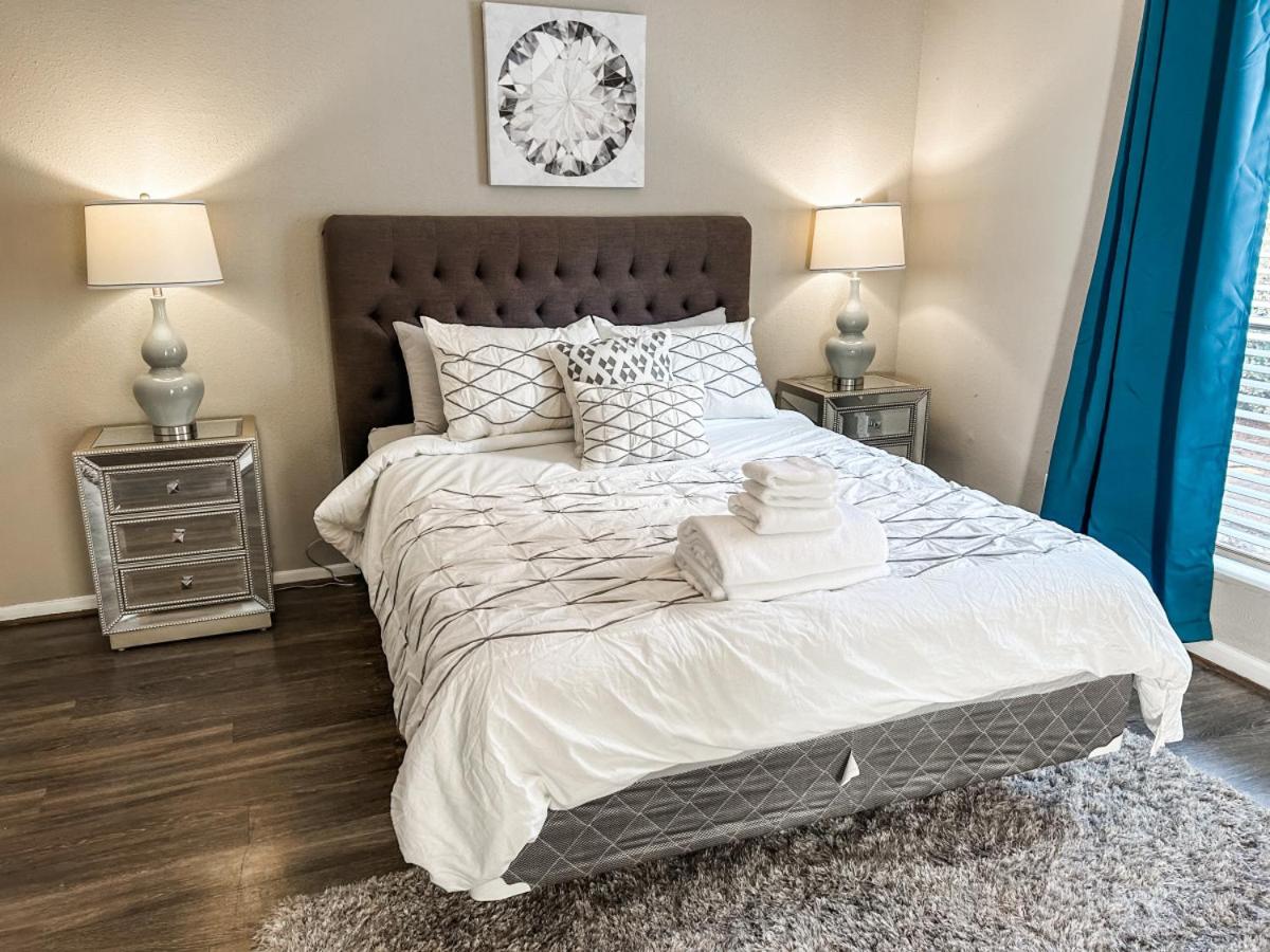 Charming 1BR Oasis - Private, Gated, Pet Friendly - B&B Houston