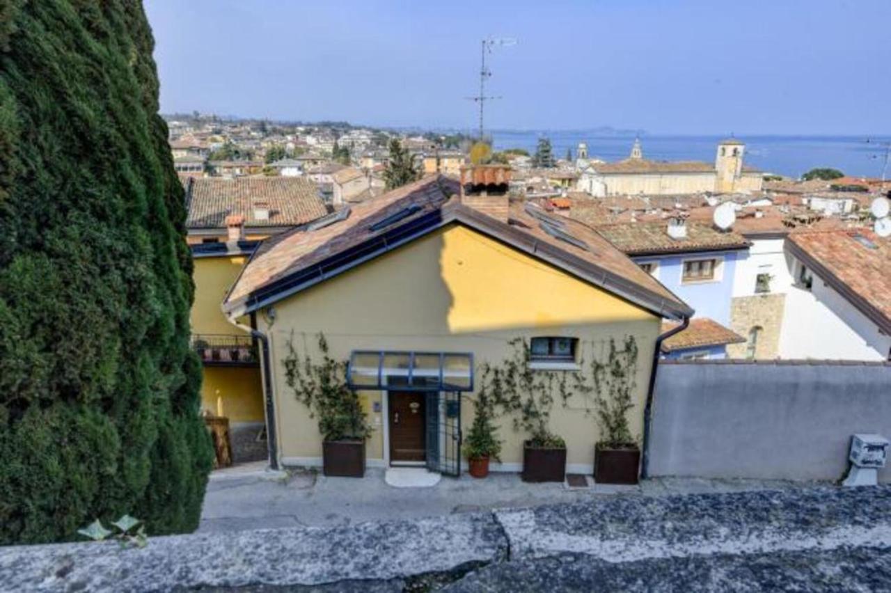 Basquiat - Castello Luxury Apartments - B&B Desenzano del Garda
