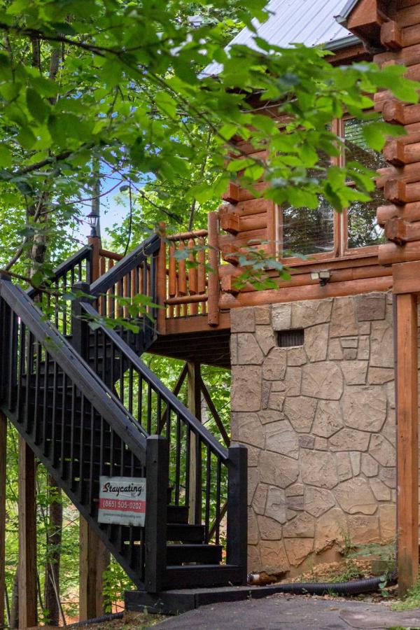 Little Woods Cabin Family Friendly with Games - B&B Sevierville