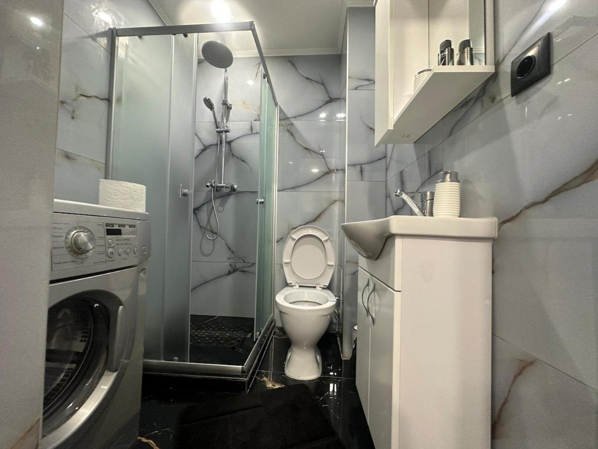 Studio near the airport! 30 1 Dacia Boulevard - Chambres d'hôtes Chişinău