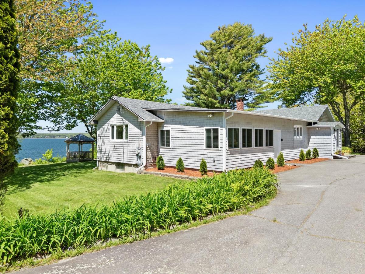 Charming home with stunning bay views, sunroom, gazebo, deck, & grill - B&B Trenton