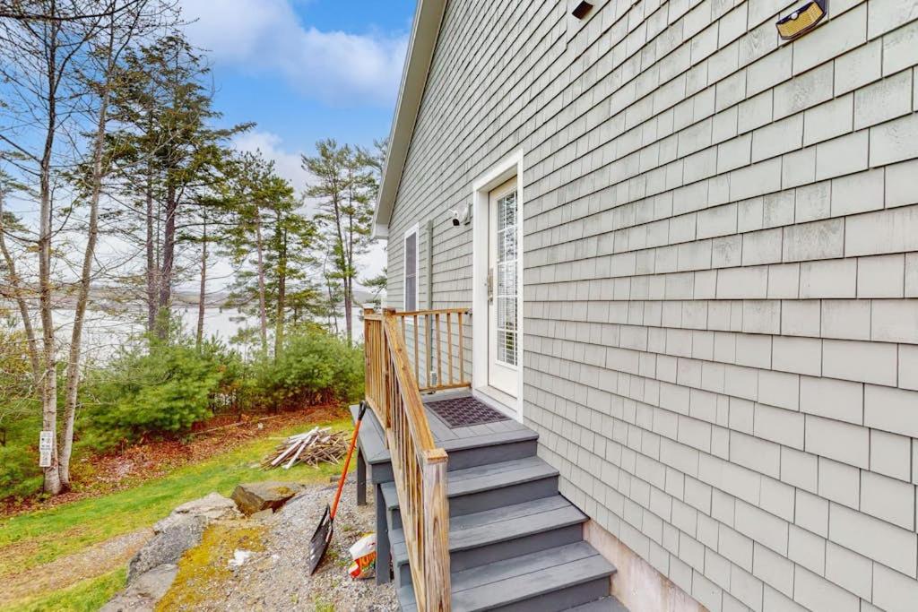 New Riverfront Condo in Sheepscot Harbour - Walk to Famed Seafood Eatery - Chambres d'hôtes Edgecomb