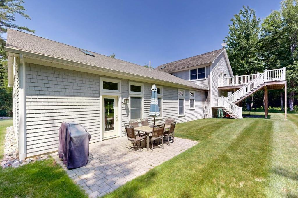 Newly Renovated Home w/ Large Yard & Great Kitchen - Near Downtown & Acadia - Chambres d'hôtes Bar Harbor
