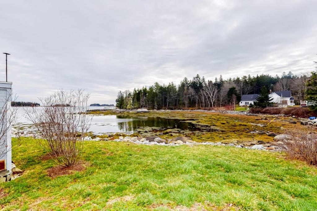 Dazzling ocean-view house with fireplace, deck, firepit, central AC, & W/D - Ferienwohnung Tenants Harbor
