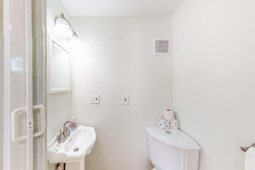 Two separate dog-friendly homes with water views - Ferienwohnung Boothbay Harbor