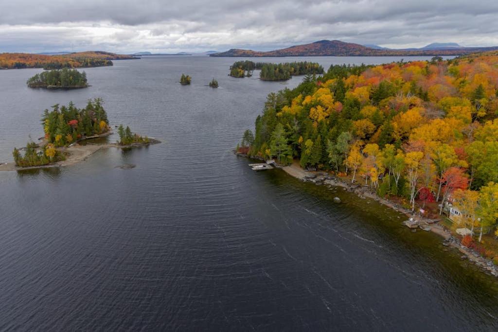 Vintage lakefront cabin with incredible water views, private dock & pebble beach - B&B The Highlands
