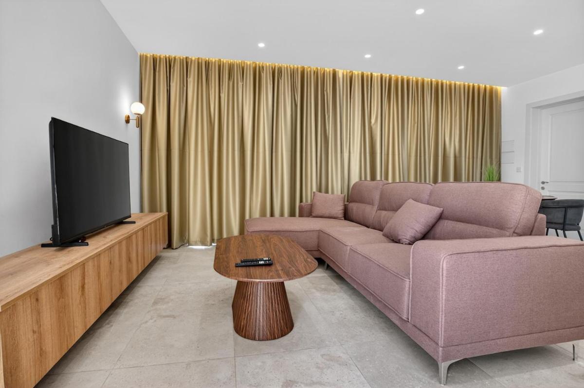 Stylish Penthouse with private Pool andJacuzzi - Ferienwohnung Naxxar