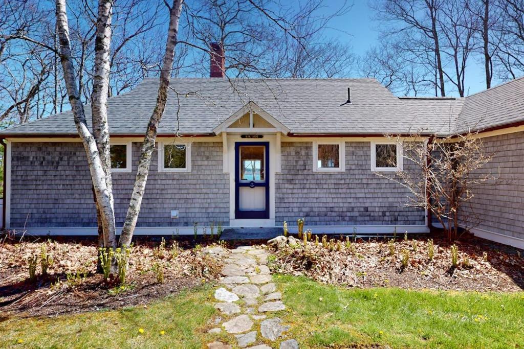 Oceanfront retreat with sunrise views, screened porch, & deck - B&B Blue Hill