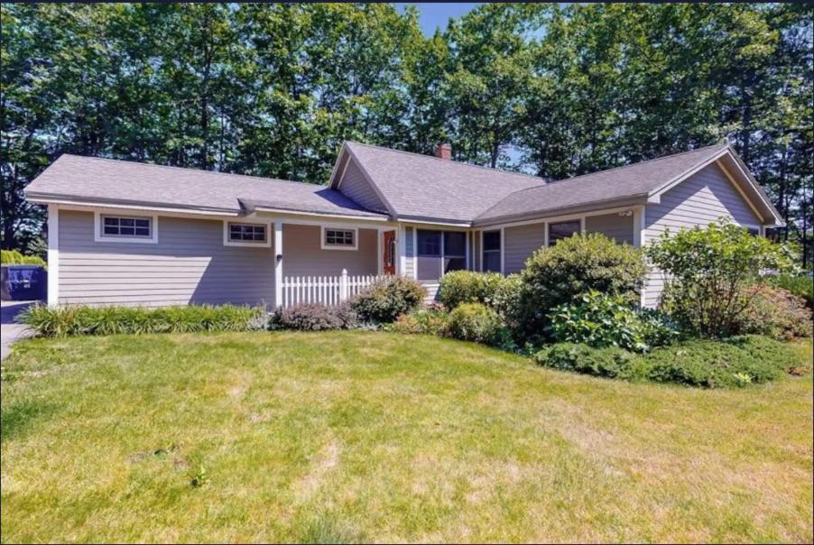 Secluded lakefront home with patio & firepit, fast WiFi, wood stove & W/D - B&B Ellsworth