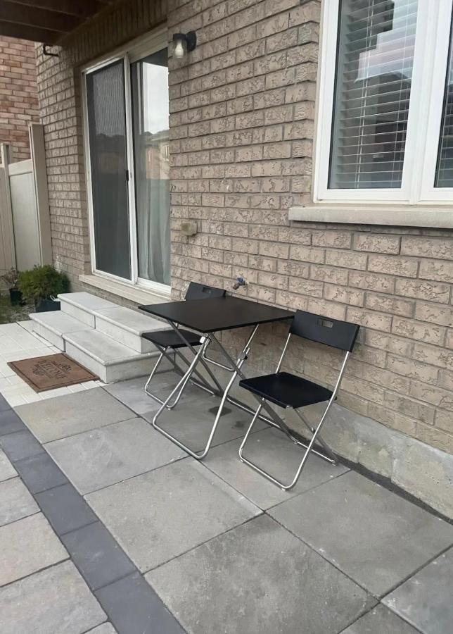 New Cosy bright and Spacious Apartment - Chambres d'hôtes East Gwillimbury