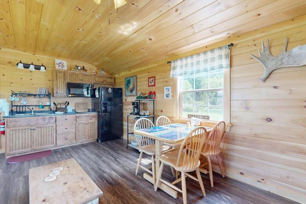 Cozy Cabin with Ocean and Mountain Views, Free Internet - Chambres d'hôtes Sullivan