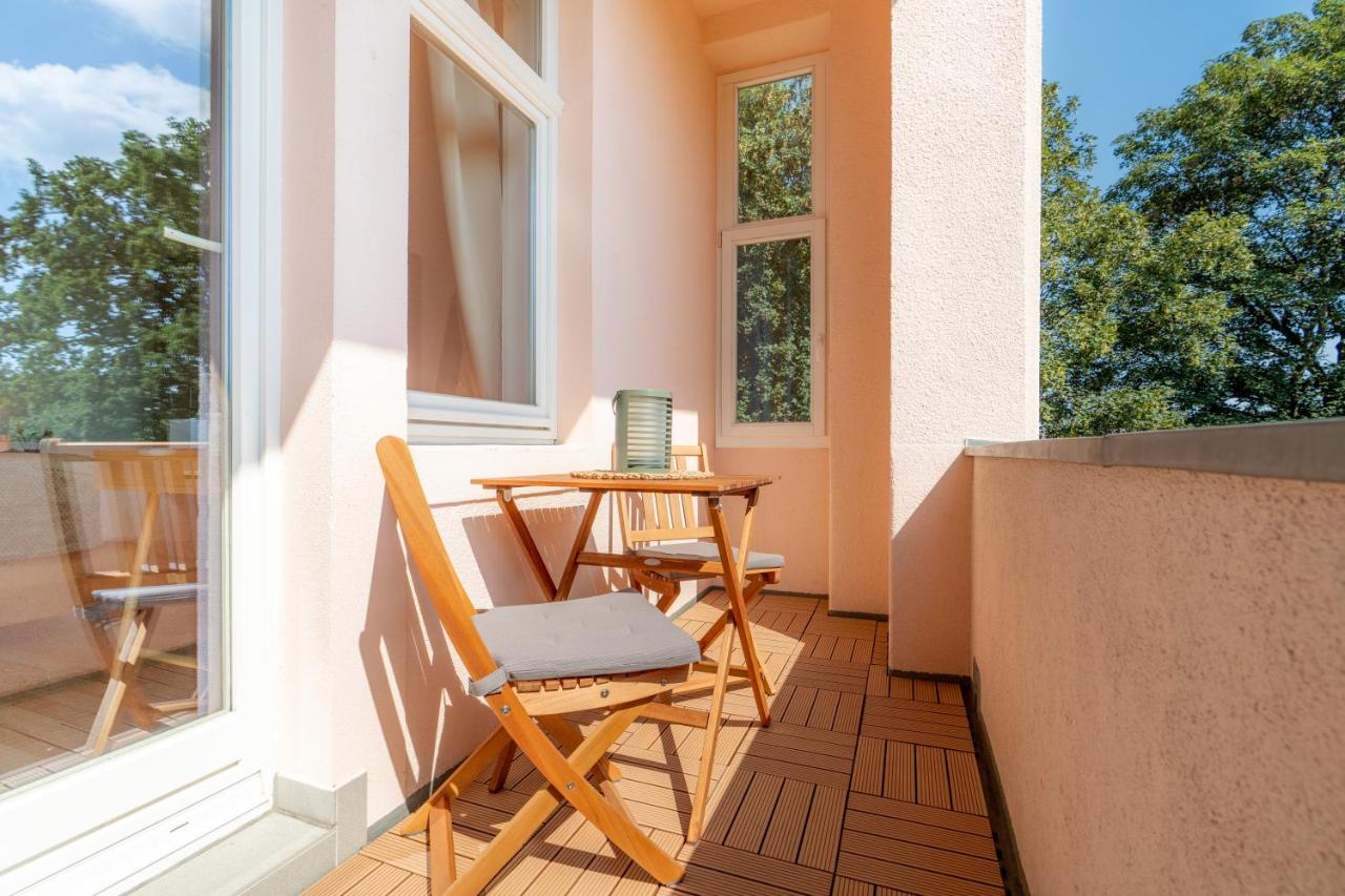 Cozy Apartment with Home Cinema & Balcony - B&B Dresda
