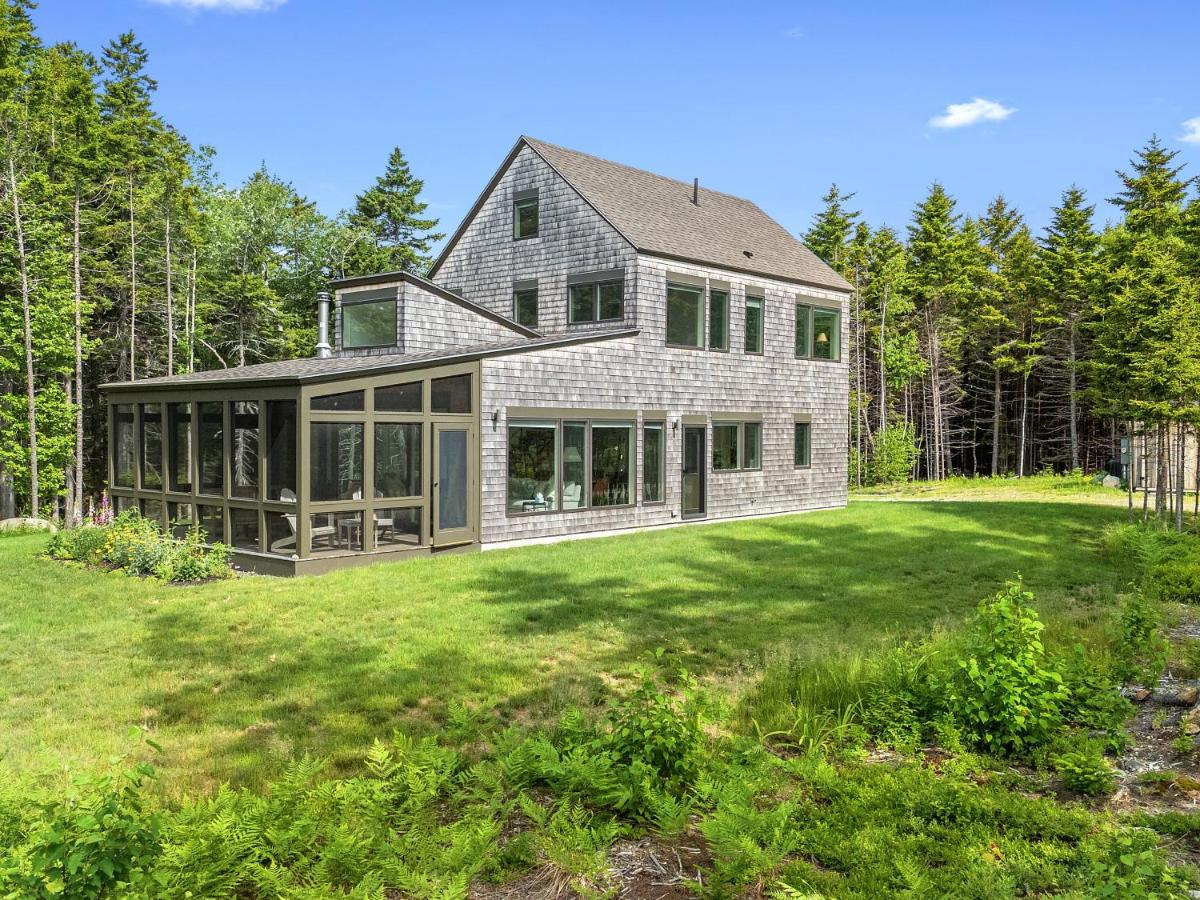 Quiet, modern, dog-friendly home with ocean views, private trails & firepit - B&B Tenants Harbor