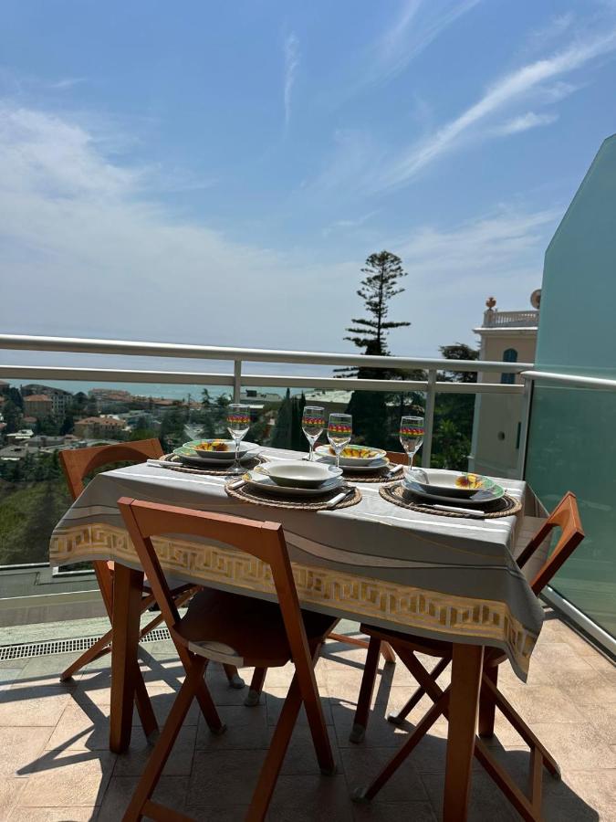 Casa del Sole - relax, vista mare, garage gratis a soli 5 min dal centro di Sanremo - B&B Sanremo