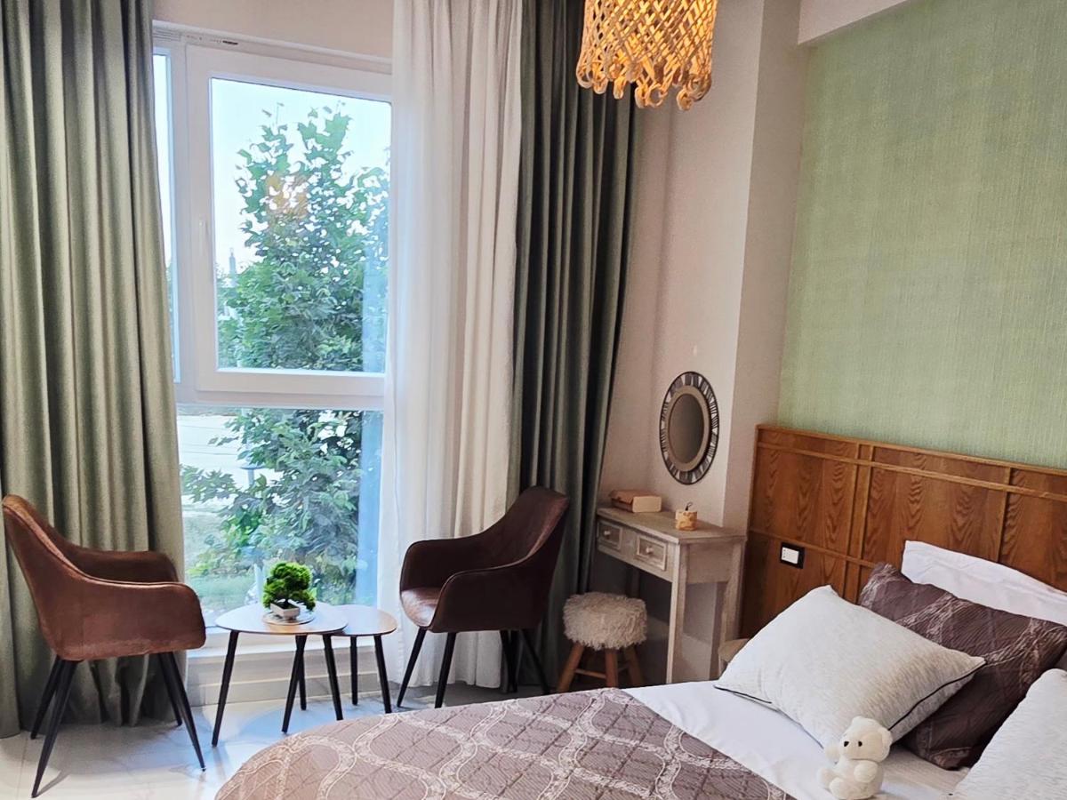 Only 60 seconds walk to the Beach - B&B Golem
