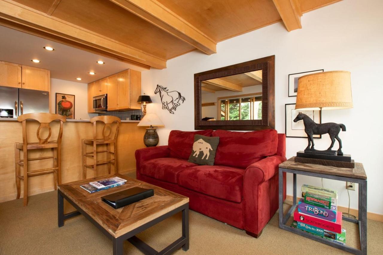 RMR: La Choumine 8 Condo in Teton Village Steps from the Mountain - Bed and Breakfast Teton Village