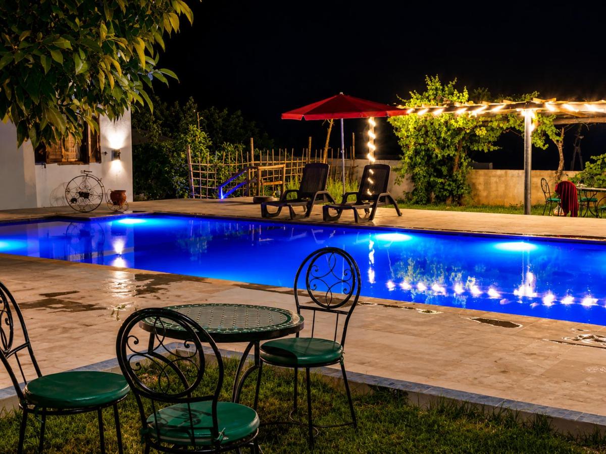 Villa Mouloud - Piscine partagée, nature et calme - Bed and Breakfast Khénifra