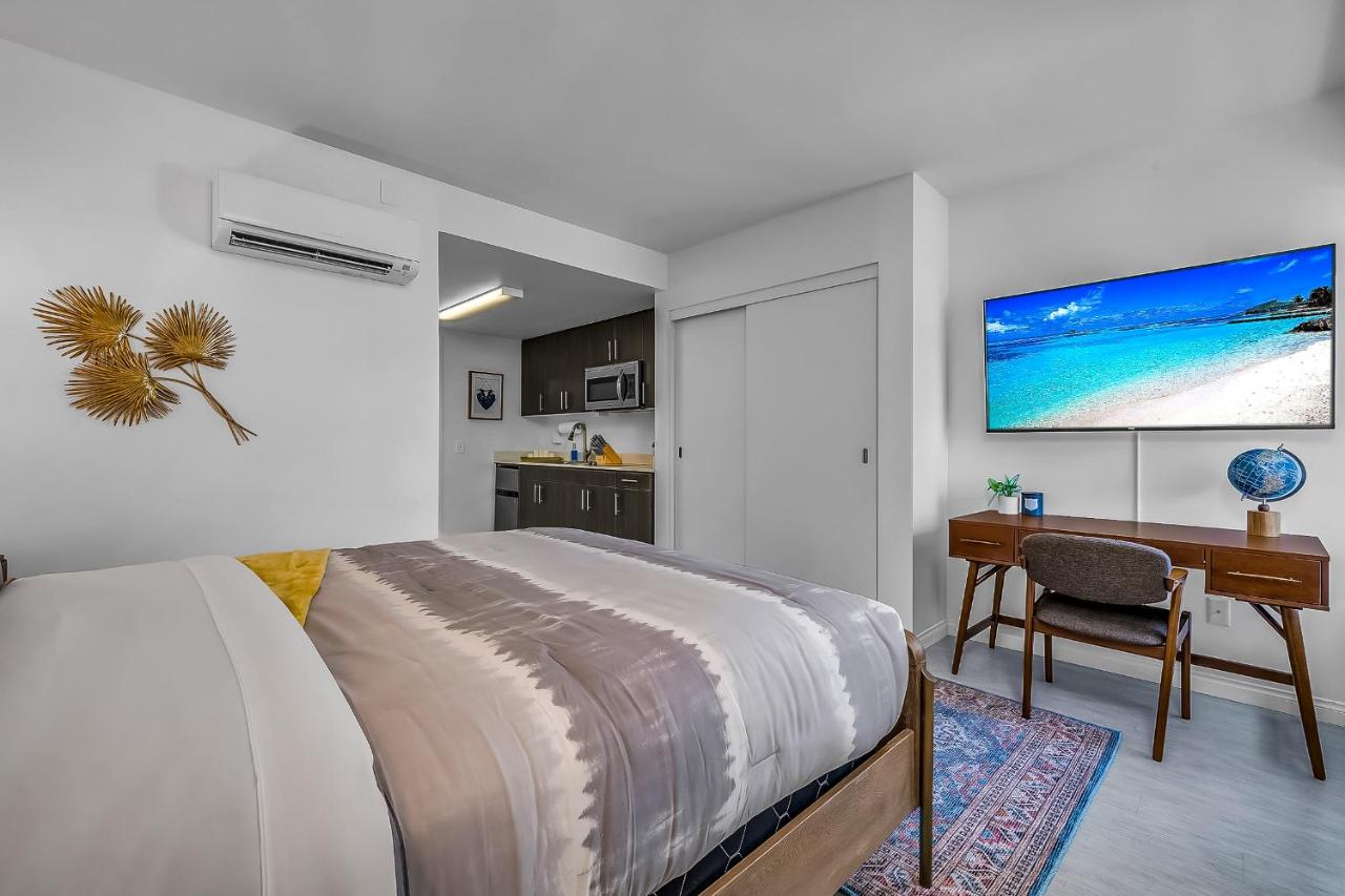 Promenade Studio With Free Parking! - Chambres d'hôtes Los Angeles