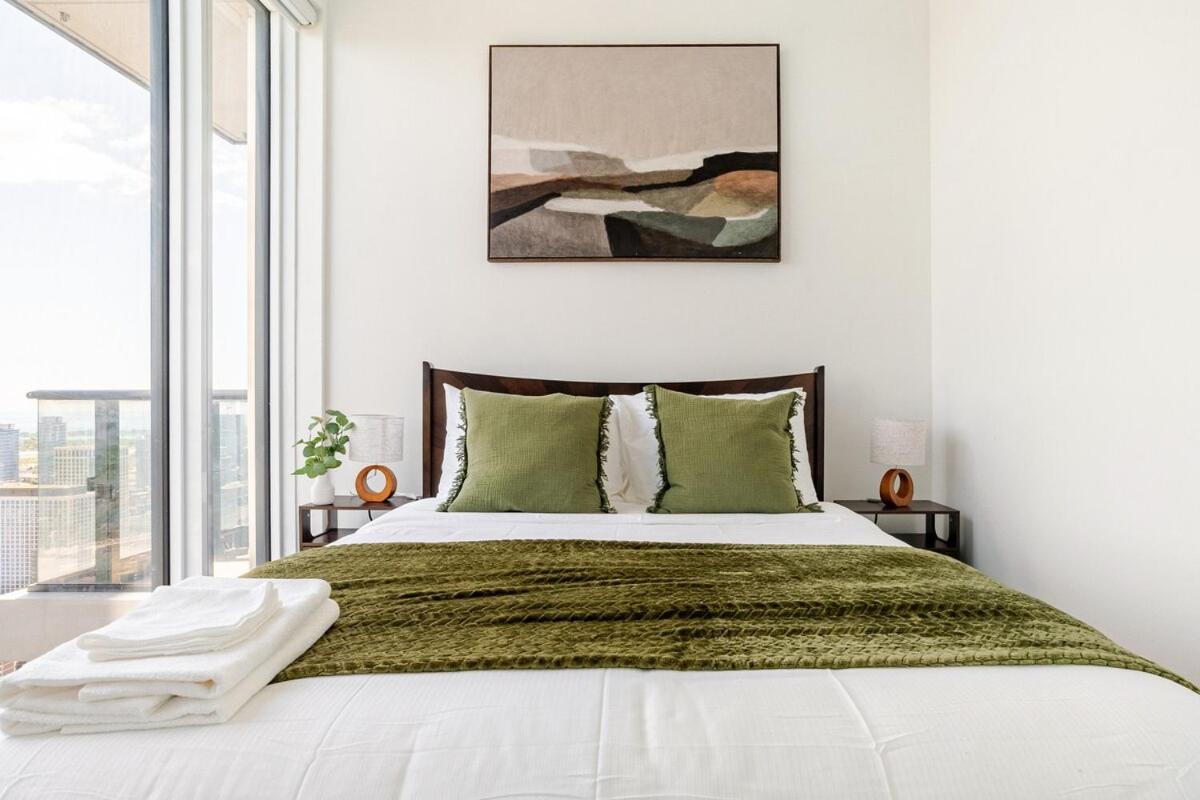 Cozy Downtown Toronto Retreat Free Parking Walk to St Lawrence Market and Eaton Centre Sleeps 6 - B&B Toronto