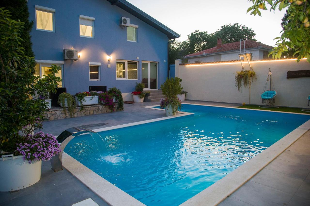 Private Riverside Villa Silvia - B&B Mostar
