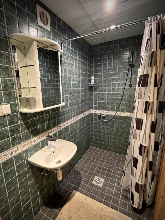 Vormsi Ohvitseride Maja korter nr 2 - B&B Hullo