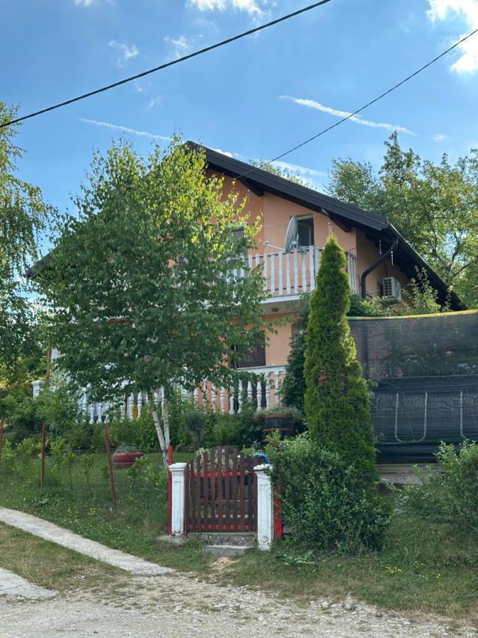 Vikendica Cokori - private pool and jacuzzi - Bed and Breakfast Banja Luka