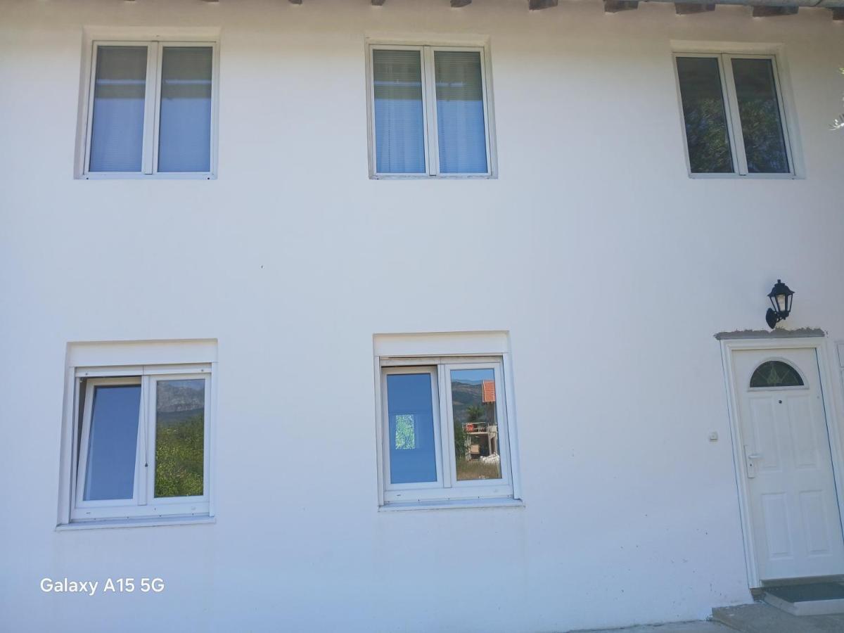 Radovici Family House - Bed and Breakfast Tivat