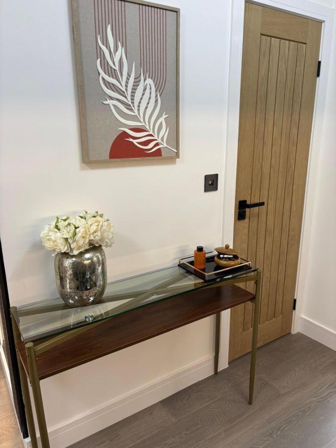 Stylish 1-Bedroom Flat with Spacious Living Room - B&B London