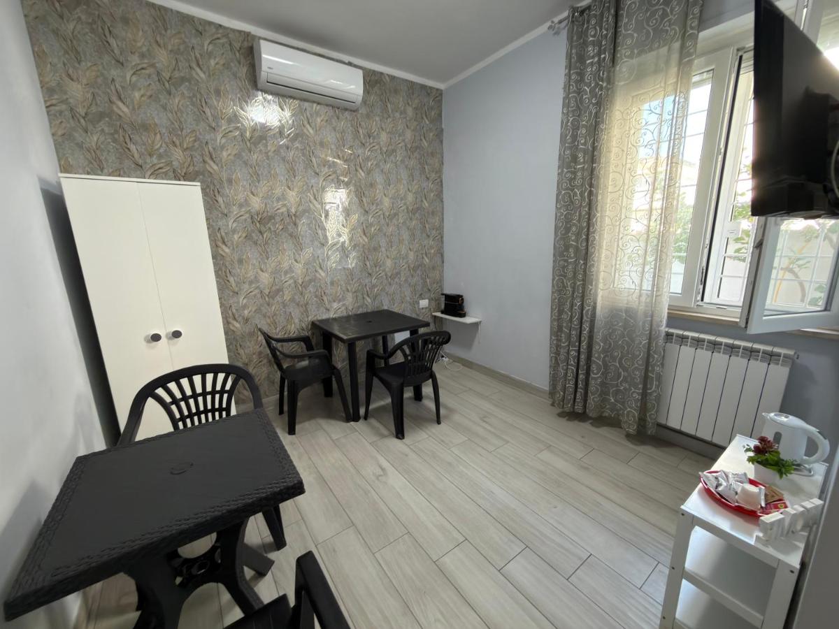 Camera privata con bagno privato e snack di benvenuto - B&B Fiumicino